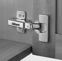 BLUM 71T9550 ráütődő vastag ajtóra 95°