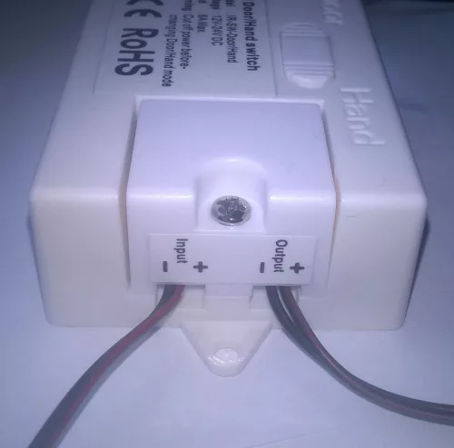 StrongLumio érintésnélküli kapcsoló ajtóba, max. 3 érzékelő, 12-24V, 8A